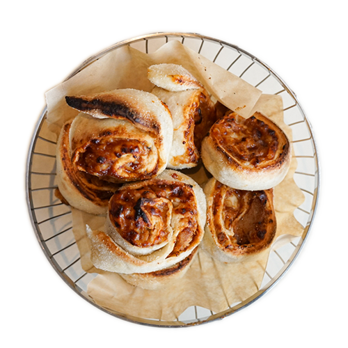 Pizzabrötchen mit Pulled Pork, Zwiebeln, Barbecuesauce