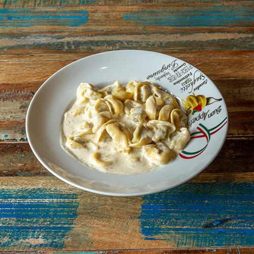 Tortellini mit Käse-Sahnesauce