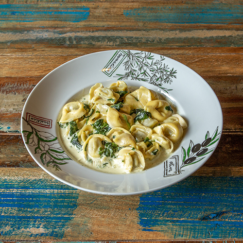 Tortellini mit Spinat-Sahnesauce
