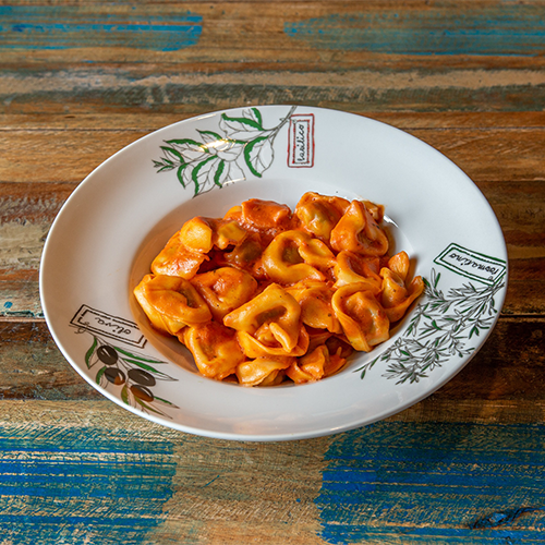 Tortellini mit Tomaten-Sahnesauce