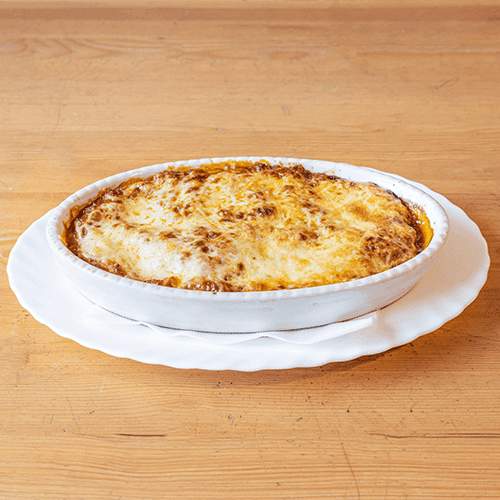 Lasagne mit Hackfleisch, Sahne, Erbsen, Tomatensauce