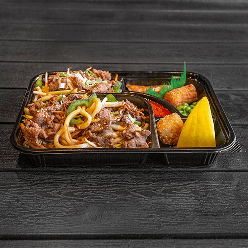 Fried Udon noodle with beef and vegetables