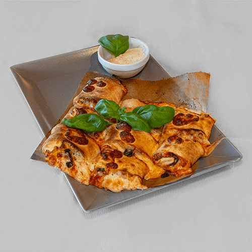 Gefüllte Pizzabrötchen mit Salami