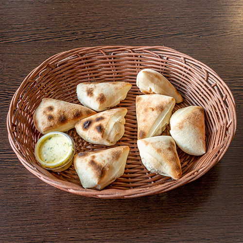Pizzabrötchen mit Kräuterbutter