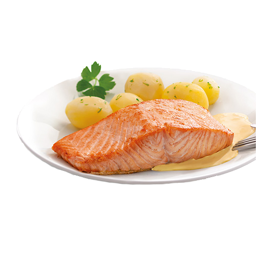 Norwegisches Lachsfilet auf der Haut gebraten