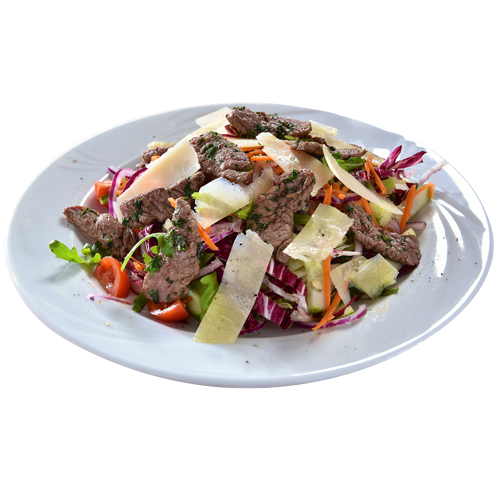 Salat mit Rinderfiletspitzen und gehobeltem Parmesan