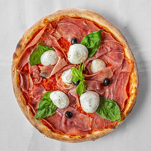 Pizza Buffalina mit Büffel-Mozzarella und Parmaschinken