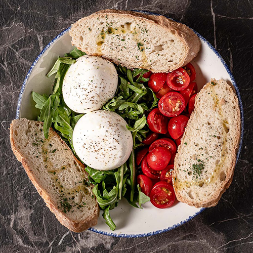 Burrata zum Teilen (vegetarisch, für 2-3 Personen)