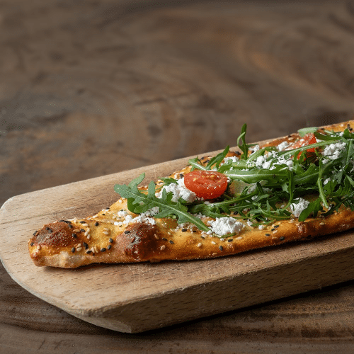 Kecipeynirli Rokali Pide (vegetarisch)