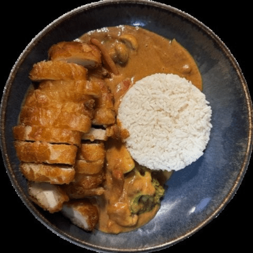 Gebackene Hühnerbrust mit pikanter Erdnusssauce