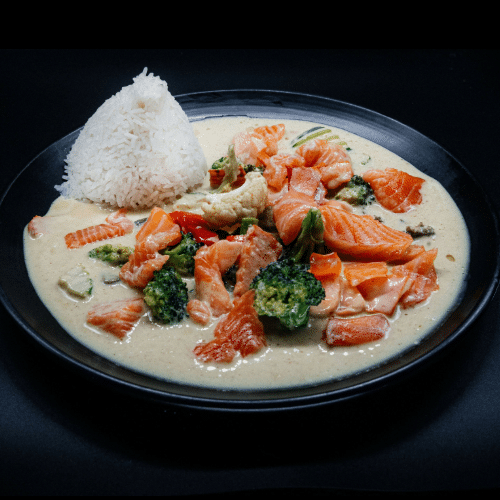 Erdnussgericht mit Lachs
