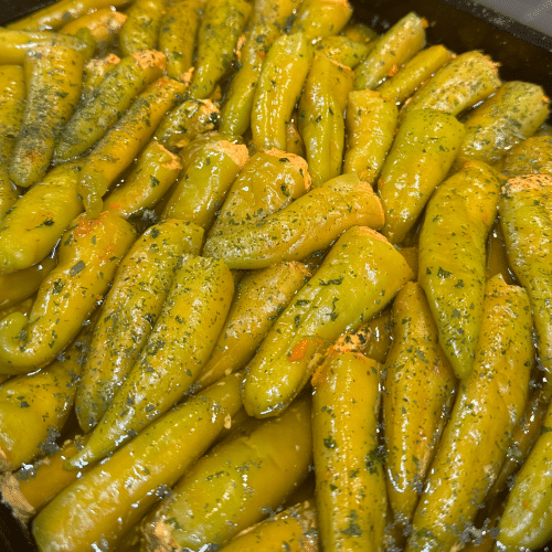 Peperoni Grün mit Paprikapastefüllung
