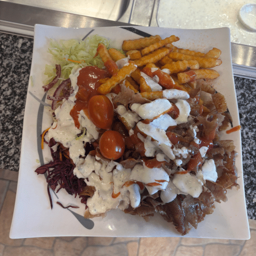 Döner Teller mit Pommes frites