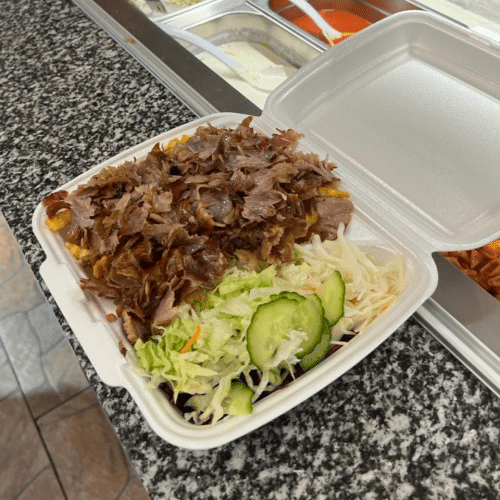 Yaprak Teller mit Pommes