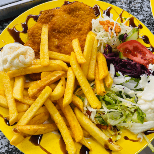 Chicken-Schnitzel mit Pommes
