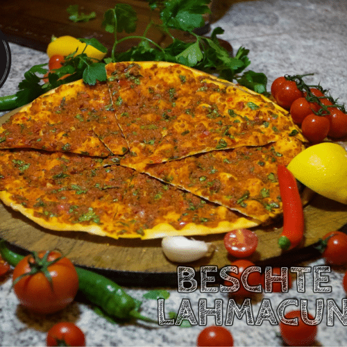Lahmacun mit Salat