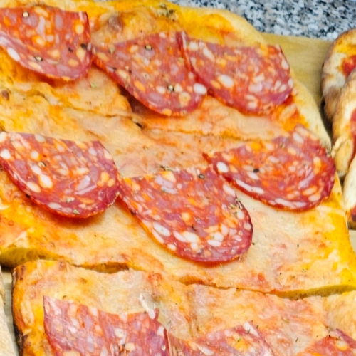 Pizzaschnitte Salami (scharf)