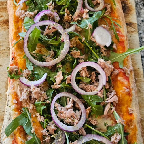 Pizzaschnitte Thunfisch-Zwiebeln