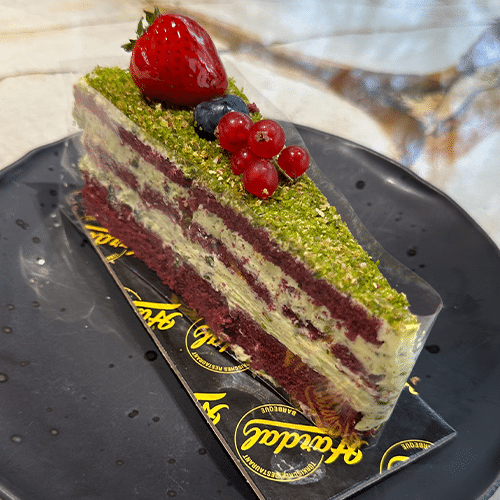 Erdbeer-Himbeer-Kuchen (1 Stück)