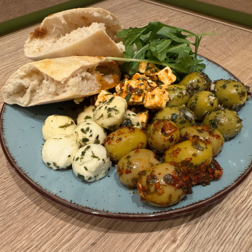 Antipastiteller für eins bis zwei Person (Italia)