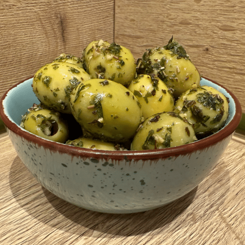 Haus eingelegte Oliven in Kräutern und Knoblauch (200g)