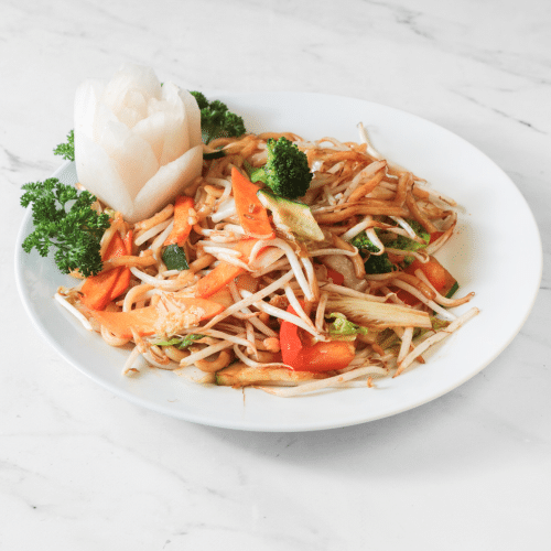 Gebratene Udon-Nudeln mit verschiedenem Gemüse
