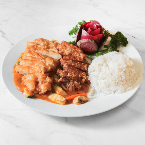 Gelbes Curry mit knuspriger Ente und paniertem Hühnerfleisch