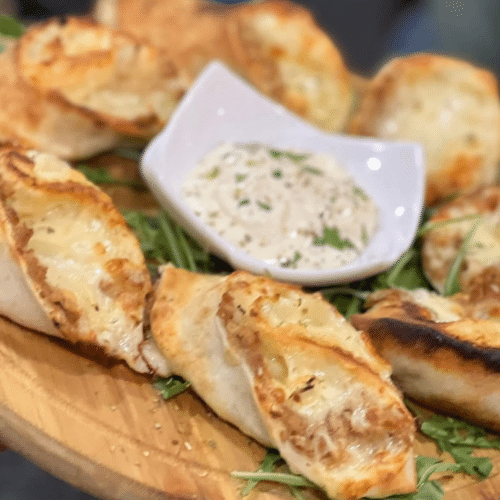 Gefüllte Pizzabrötchen mit Thunfisch