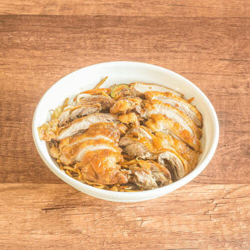 Gebratene Nudeln mit knuspriger Ente