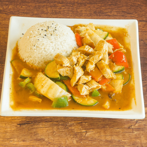 Hähnchenfleisch mit rotem Curry