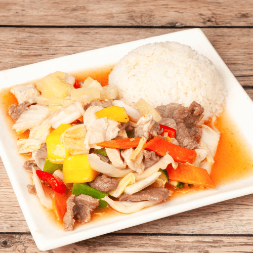 Huhn - Rind - Garnelen mit Gemüse, Süß-Sauer-Sauce, Ananas und Mango