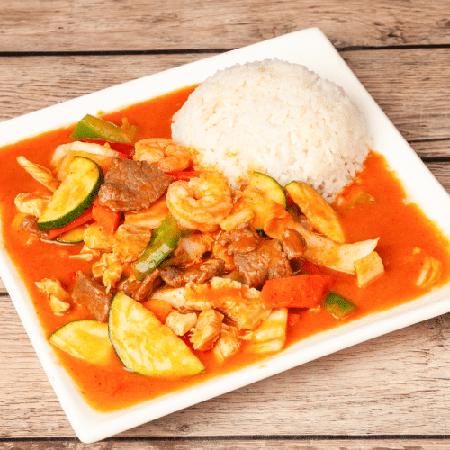 Huhn - Rind - Garnelen - und Gemüse mit rotem Curry