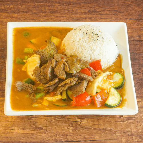 Rinfleisch mit rotem Curry und Gemüse