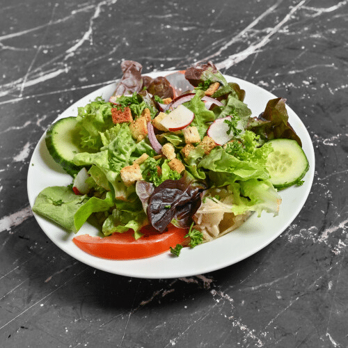 Gemischter Marktsalat der Saison