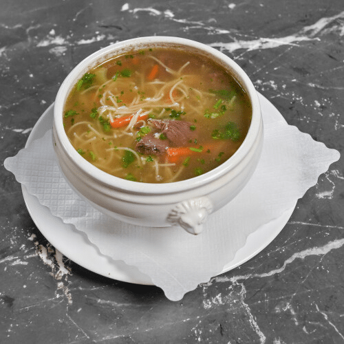 Nudelsuppe mit Rindfleisch