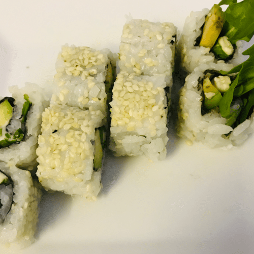 Uramaki mit Avocado,Rucola, Frischkäse und Sesam