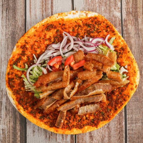 Lahmacun mit Salat, Sauce nach Wahl und Dönerfleisch