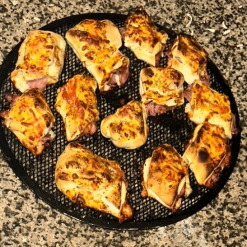 Pizzabrot mit Schinken und Käse