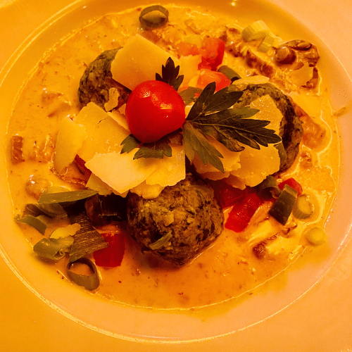 Hausgemachte Spinatknödel (3 Stück)