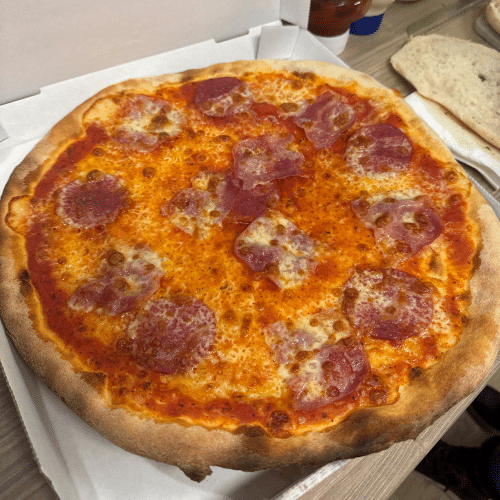 Pizza Schinken Salami