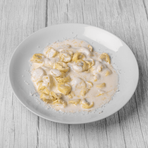 Pasta Tortellini Prosciutto e Panna