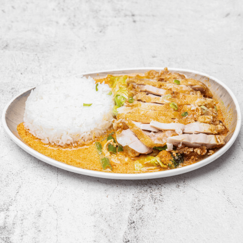 Knuspriges Hühnchenfleisch mit rotem Curry (scharf)