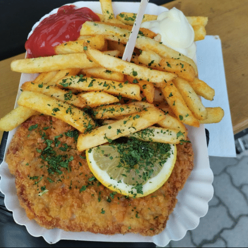 Schnitzel mit Pommes