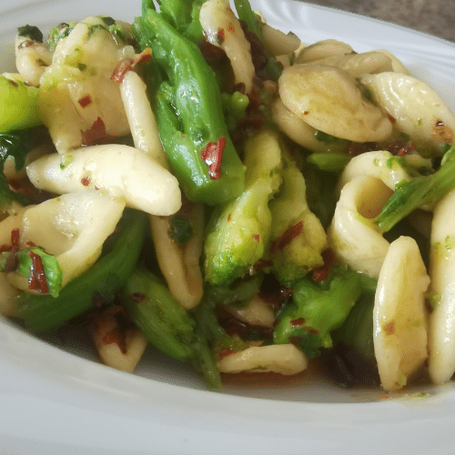 Orecchiette e Cime di Rape con peperone crusco in olio di Olive