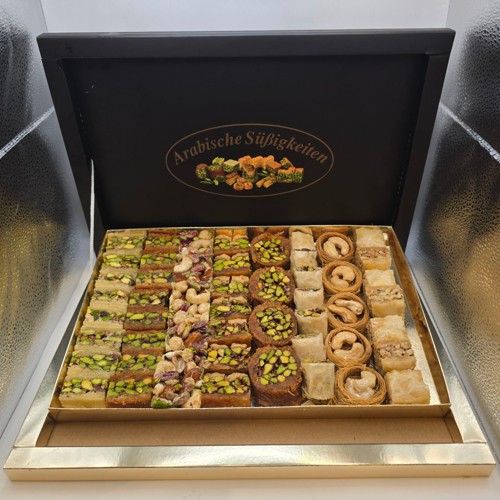 Gemischte Geschenkbox mit Pistazien und Nüssen 1kg