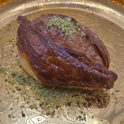 Blätterteigbrötchen mit Pistazienfüllung 1 Stück