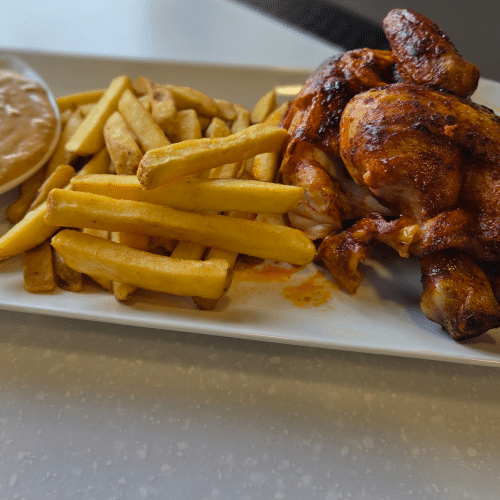 Grillhähnchen Mit Pommes
