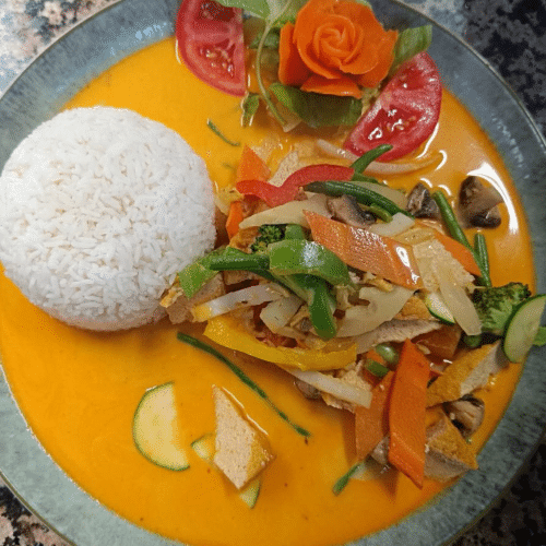 Curry Gelb Sauce mit Tofu (leicht scharf)