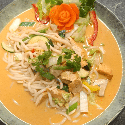 Gebratene Udon-Nudeln nach Thai Art (scharf)