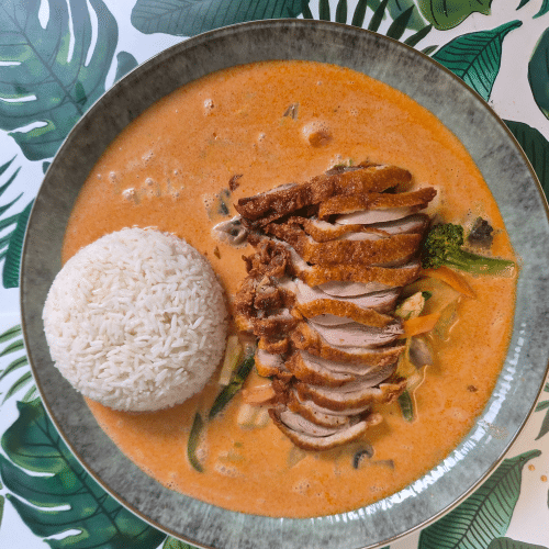 Knusprige Ente mit Thai Rot Curry und Kokosmilch (scharf)